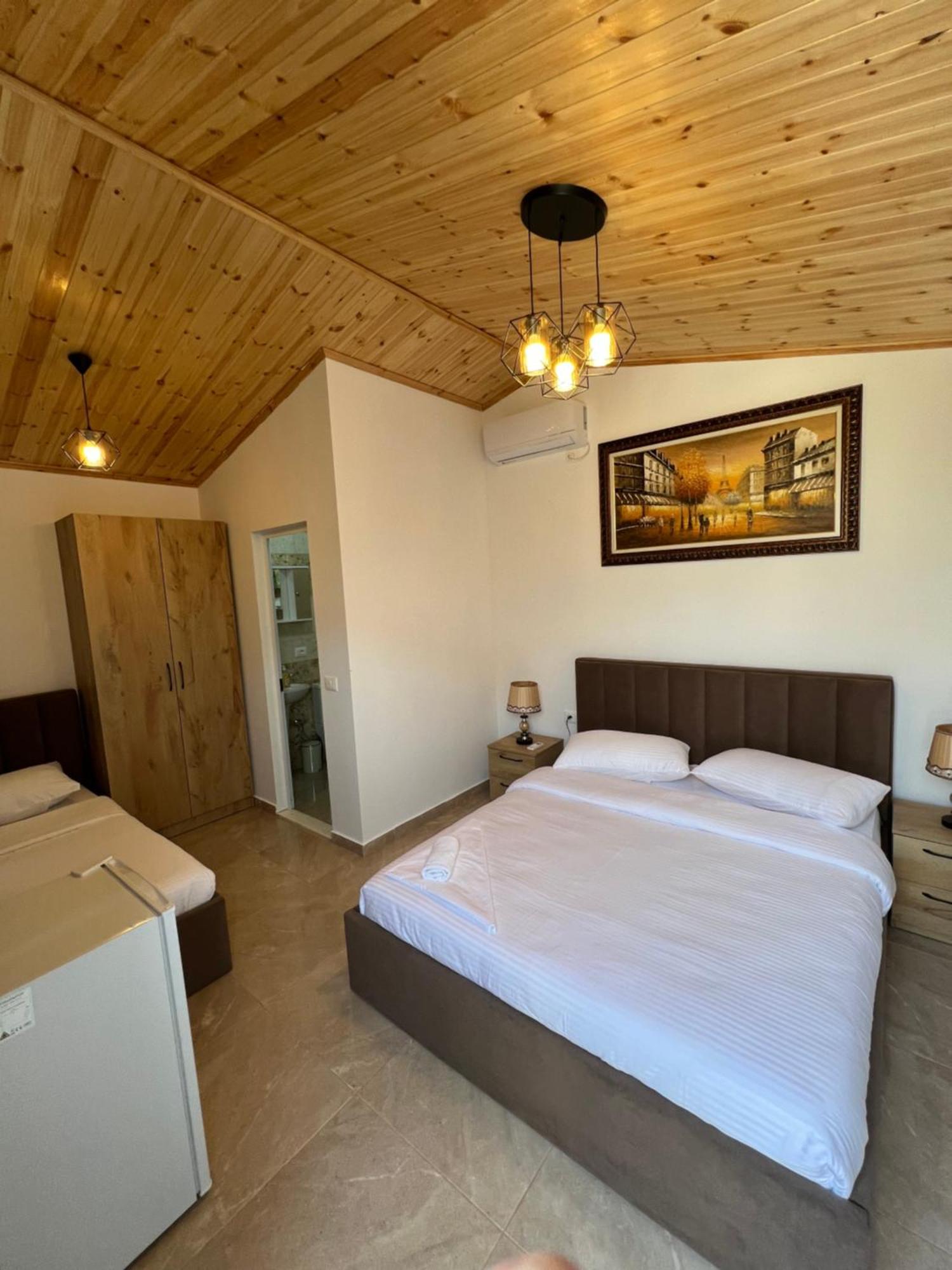 Lake Bliss Cabins Shkodër Extérieur photo