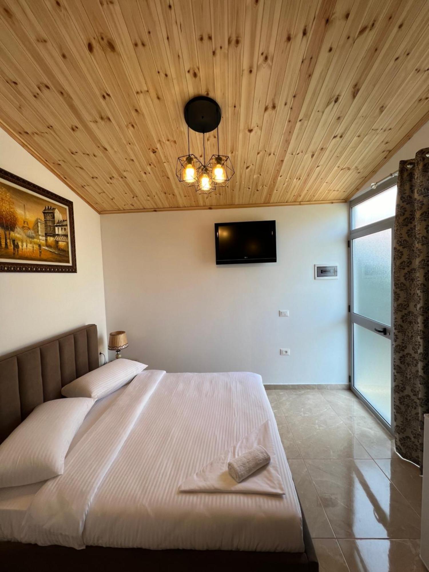 Lake Bliss Cabins Shkodër Extérieur photo