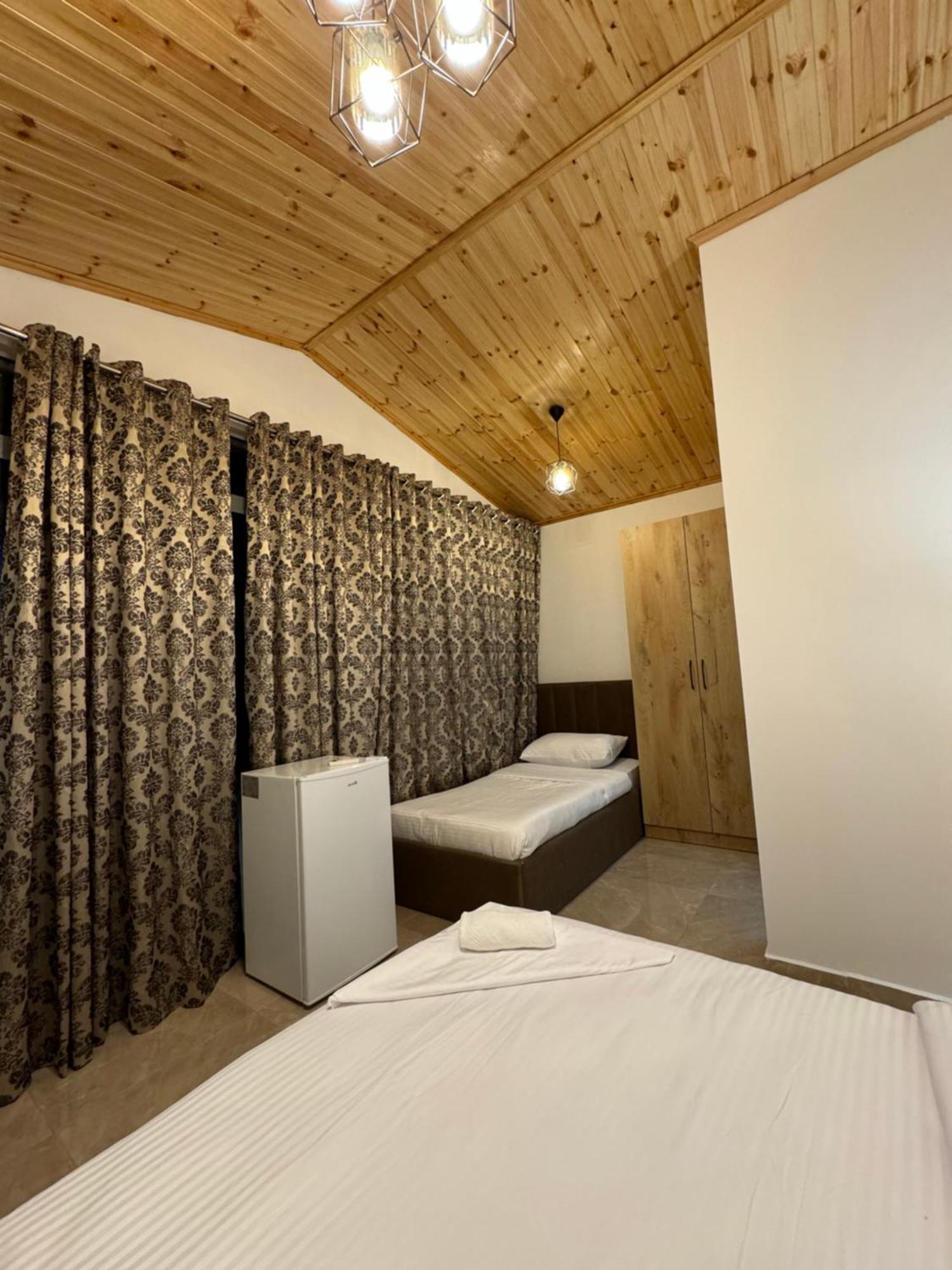 Lake Bliss Cabins Shkodër Extérieur photo