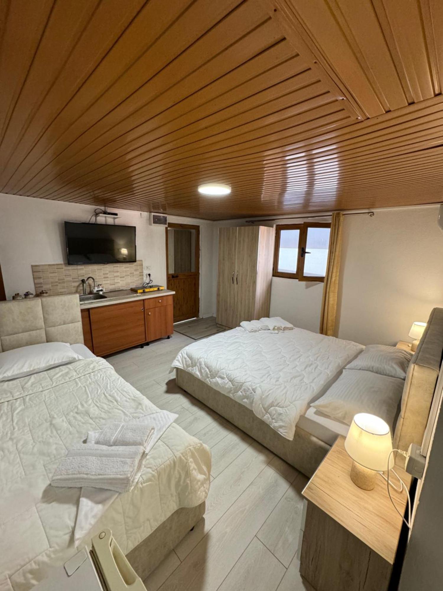 Lake Bliss Cabins Shkodër Extérieur photo