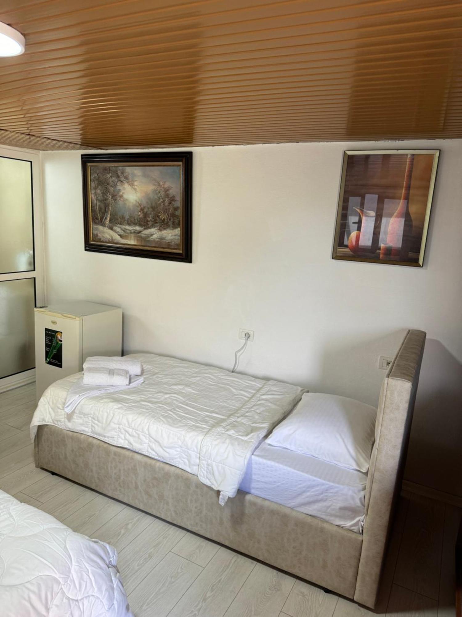 Lake Bliss Cabins Shkodër Extérieur photo