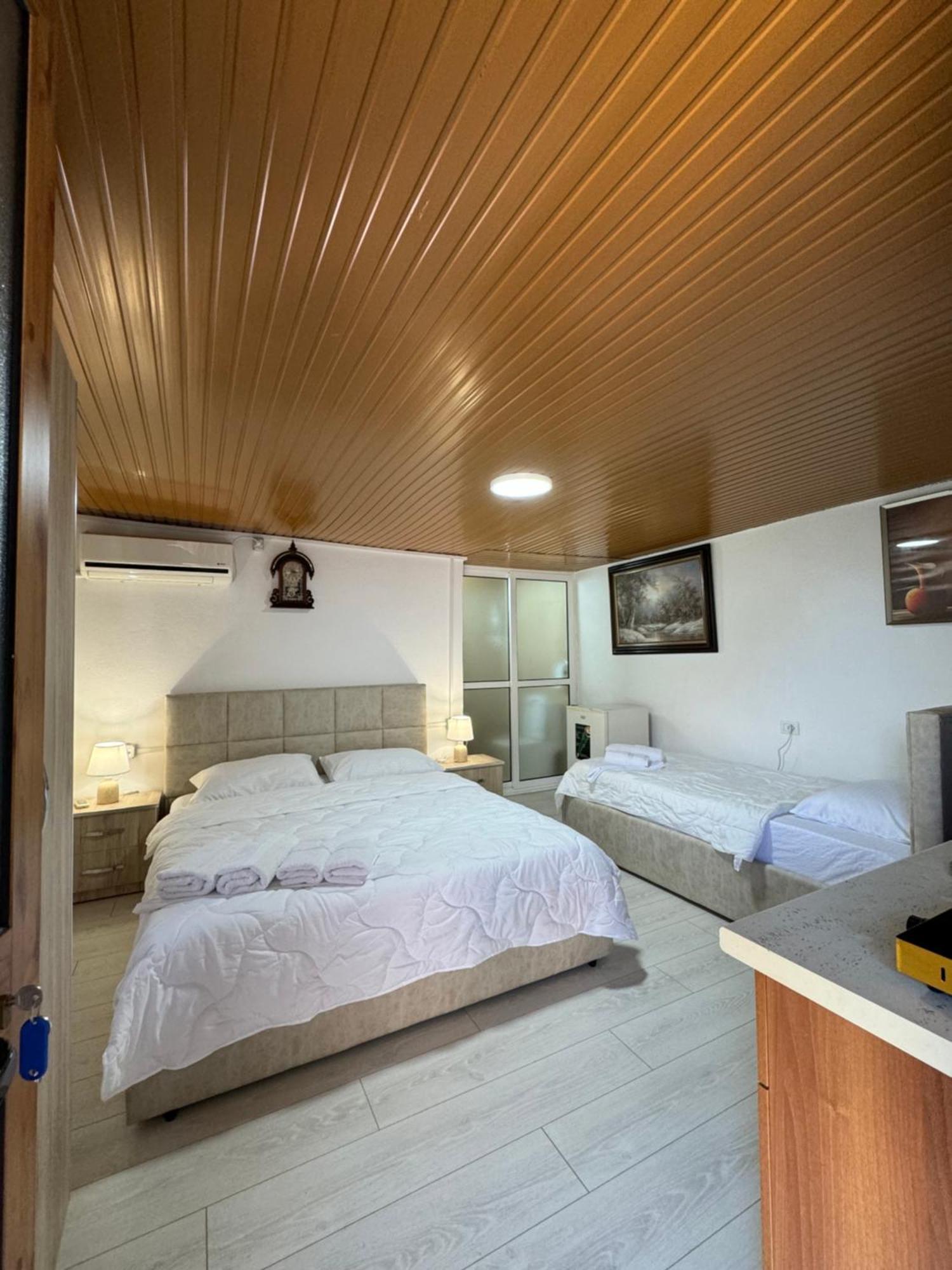 Lake Bliss Cabins Shkodër Extérieur photo